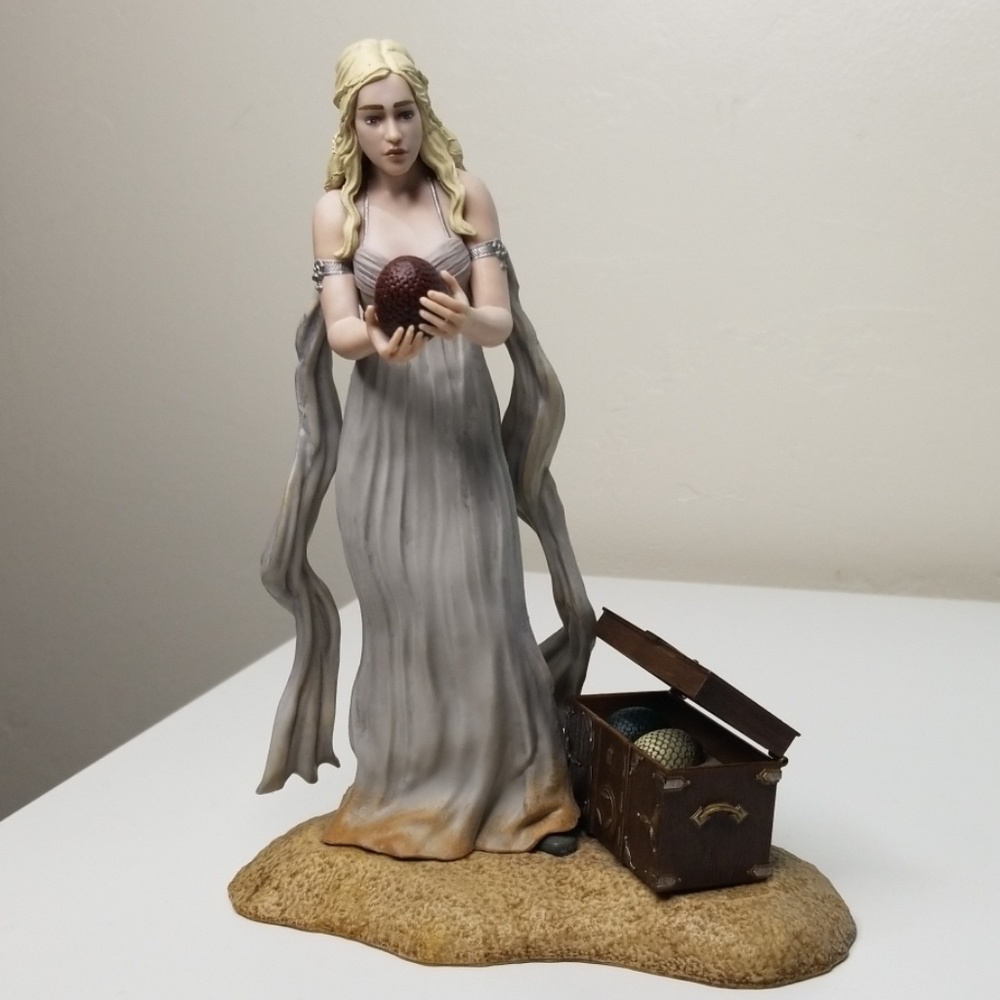 Daenerys Targaryen Statue - HBO Game of Thrones